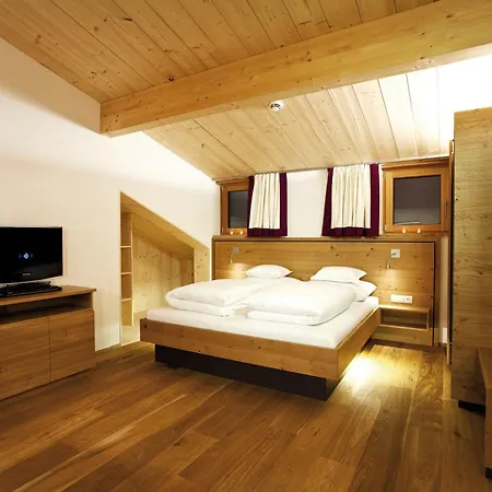 Πανσιόν Tannberg 4*